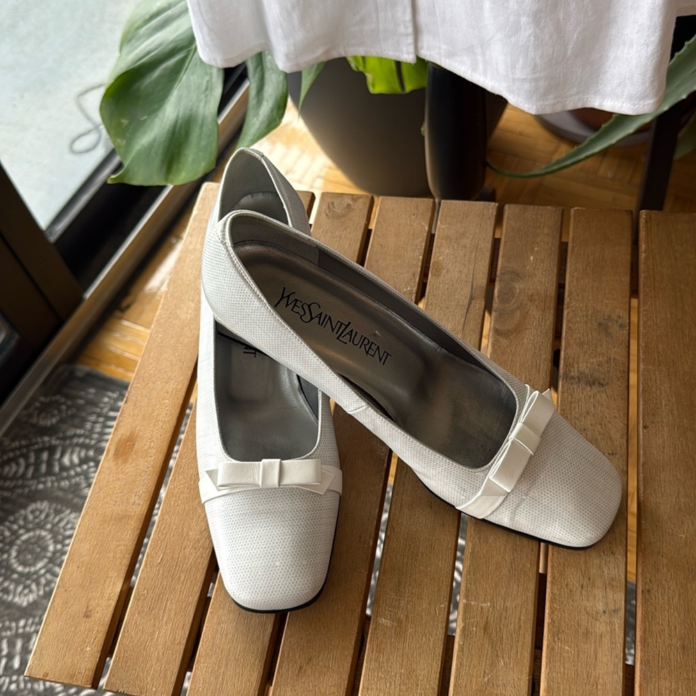 NWOT Yves St. Laurent Kitten Pumps